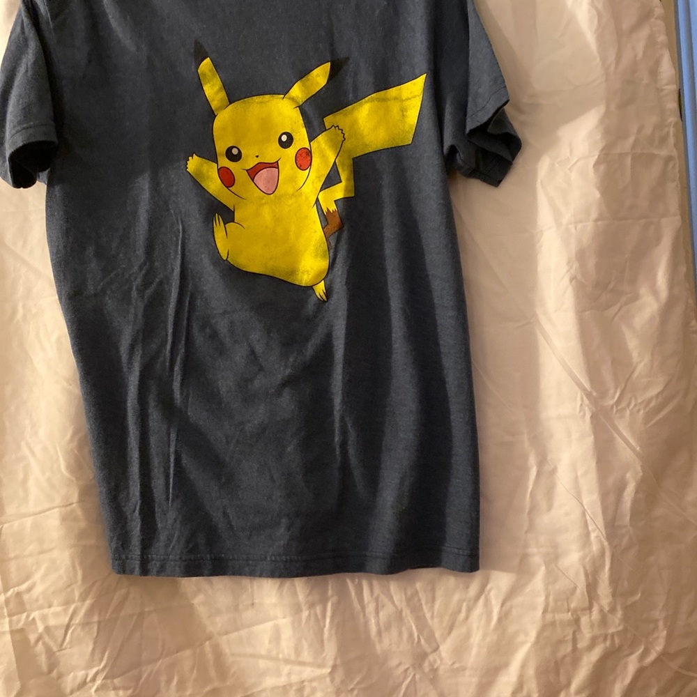 Pikachu action T-shirt size large - Picture 4 of 8